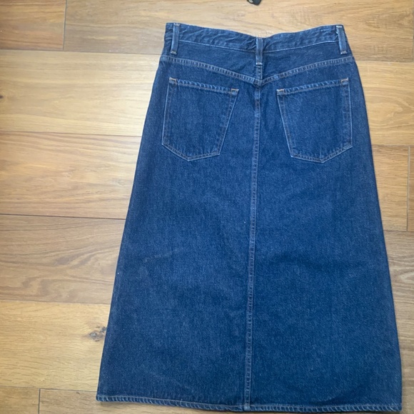 New Goldsign Jean Skirt With Slit at Front. Size 28 - Picture 6 of 12